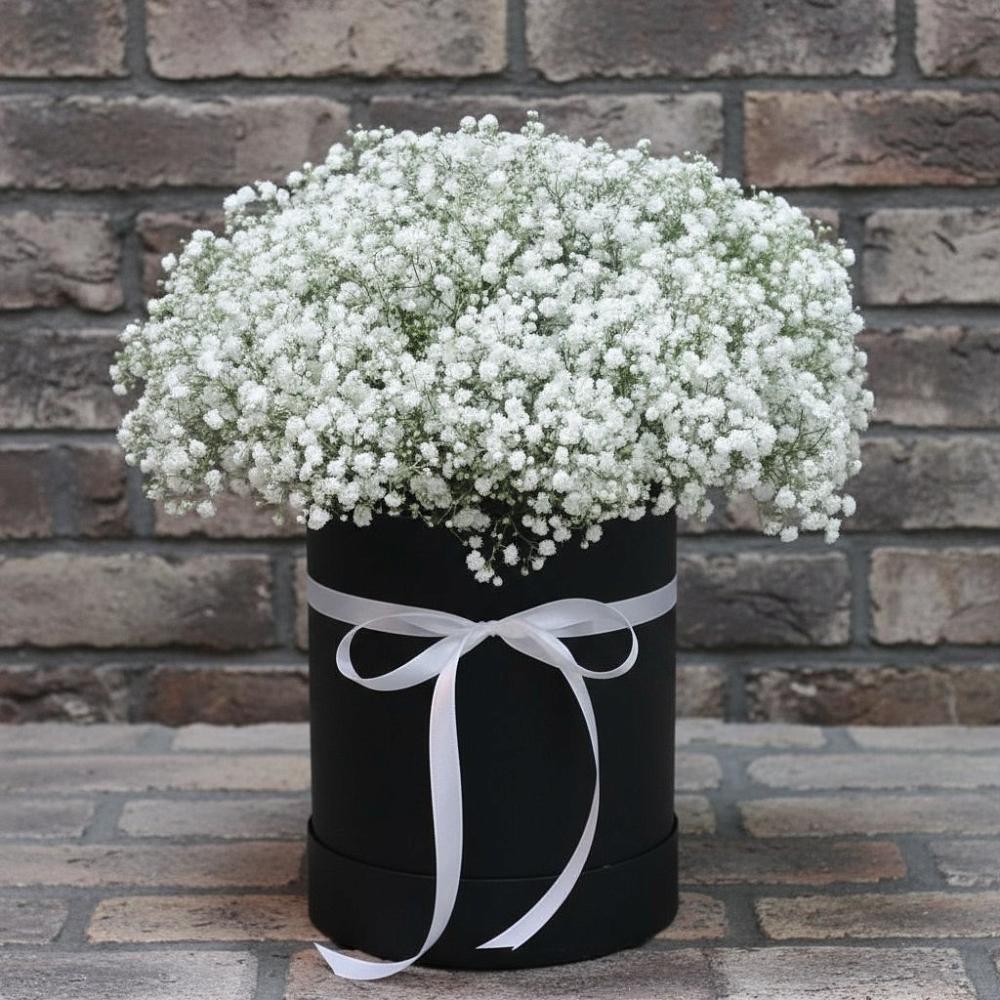 Цветочная композиция из Гипсофила в шляпной коробке в Ямской