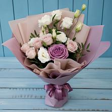 Букет цветов из:  Розы и Лизиантусы в Ямской