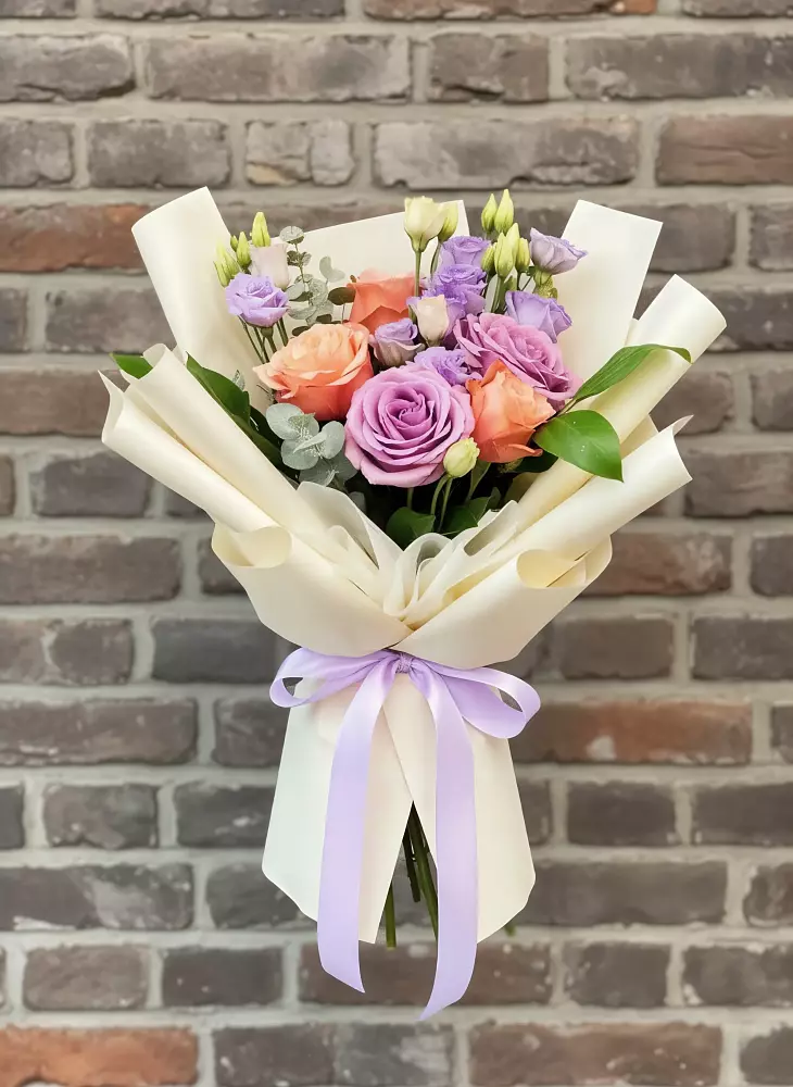 Букет цветов из: Лизиантусы и Розы в Ямской