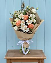 Букет цветов из:  Альстромерии, Лизиантусы, Розы и Хризантемы в Ямской