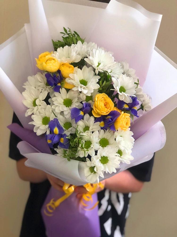 Букет цветов из: Ирисы, Хризантемы и Розы в Ямской