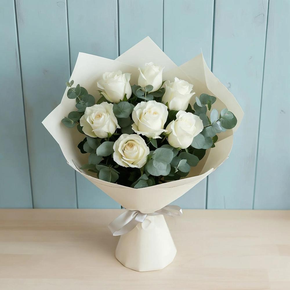 Букет Белые розы в Эвкалипте в Ямской