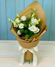 Букет цветов из:  Хризантемы и Лизиантусы в Ямской