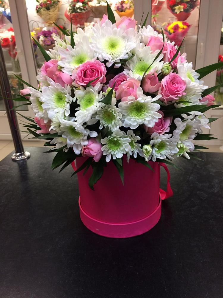 Цветочная композиция из Розы и Хризантемы в шляпной коробке в Ямской