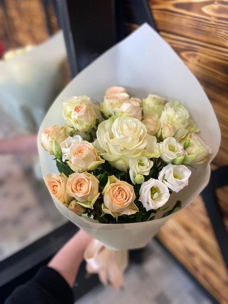 Букет цветов из: Розы и Лизиантусы в Ямской